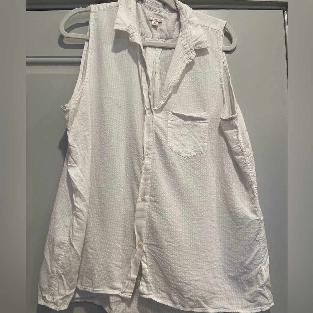 Gap White seersucker Button Down tank